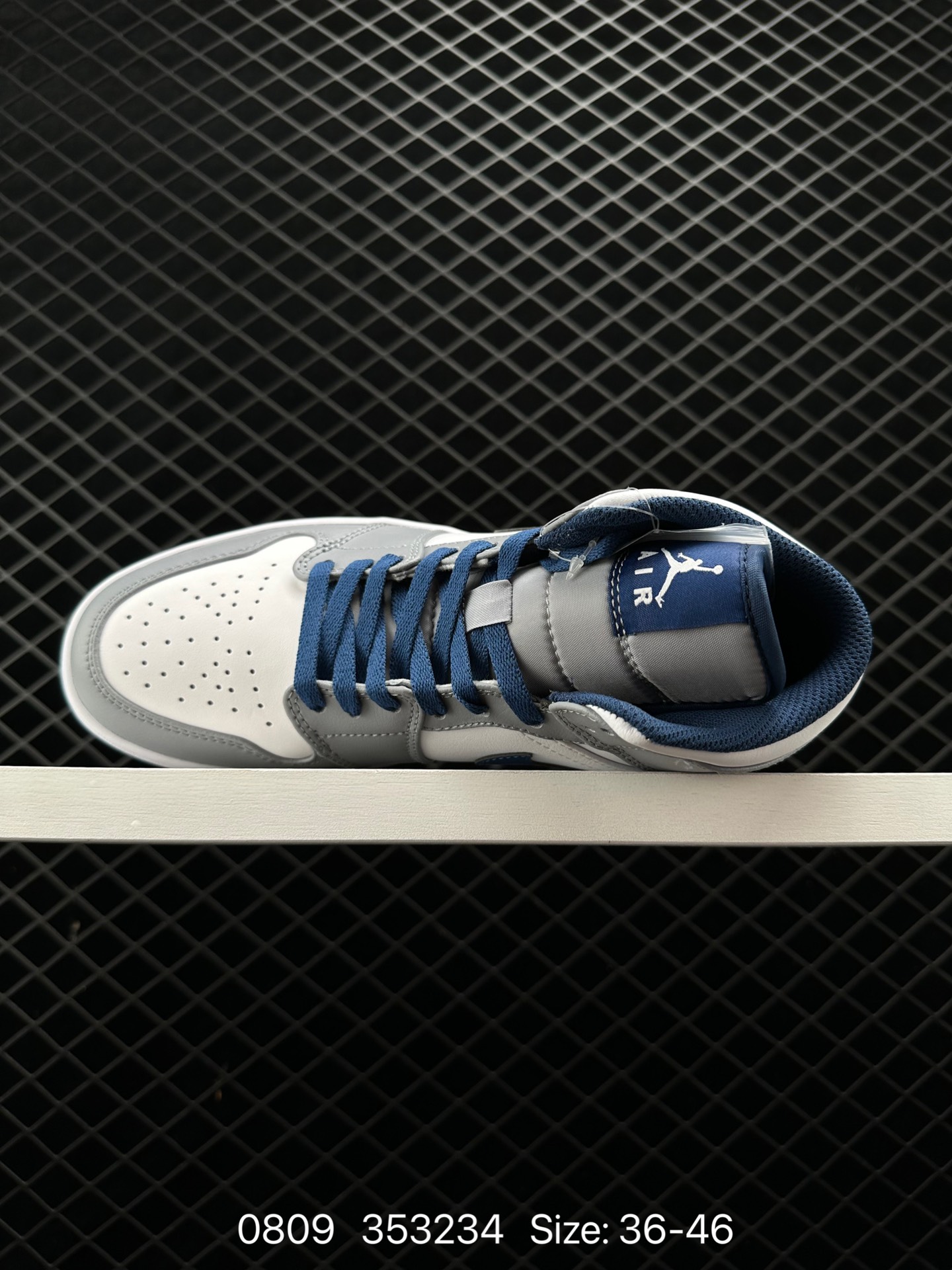 （NIKE）AIR JORDAN 1 MID